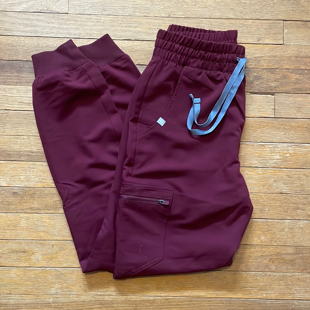Womens burgundy Zamora high waisted scrub pants XS